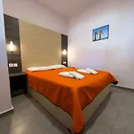 Georgia Pensionat Neos Marmaras