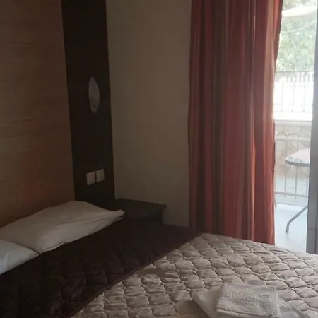 Georgia Penzion Neos Marmaras